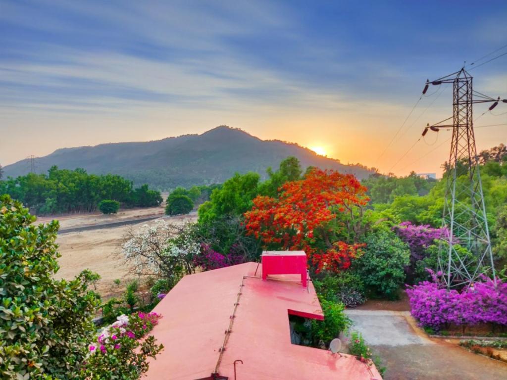 Lake View Resort Lonavala Extérieur photo