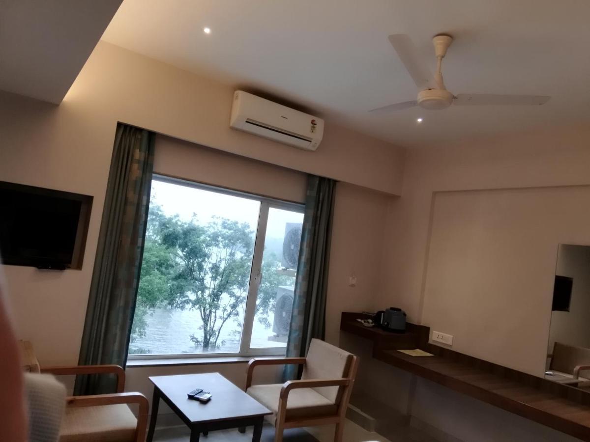 Lake View Resort Lonavala Extérieur photo