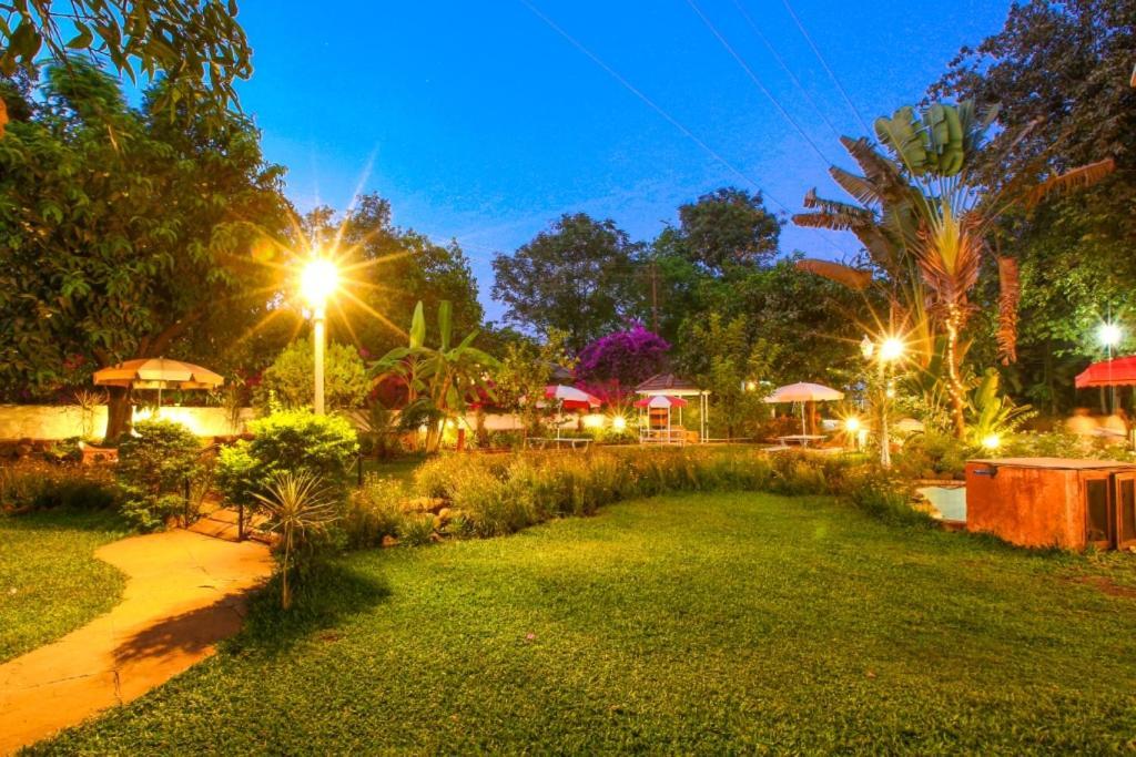 Lake View Resort Lonavala Extérieur photo