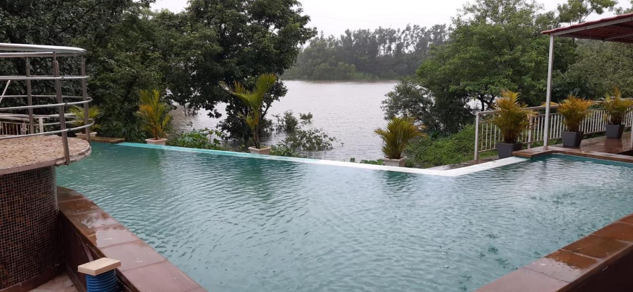 Lake View Resort Lonavala Extérieur photo