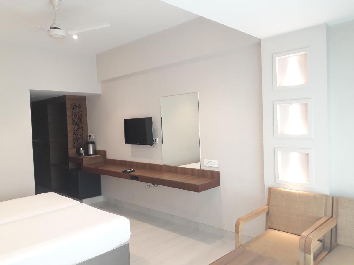 Lake View Resort Lonavala Extérieur photo
